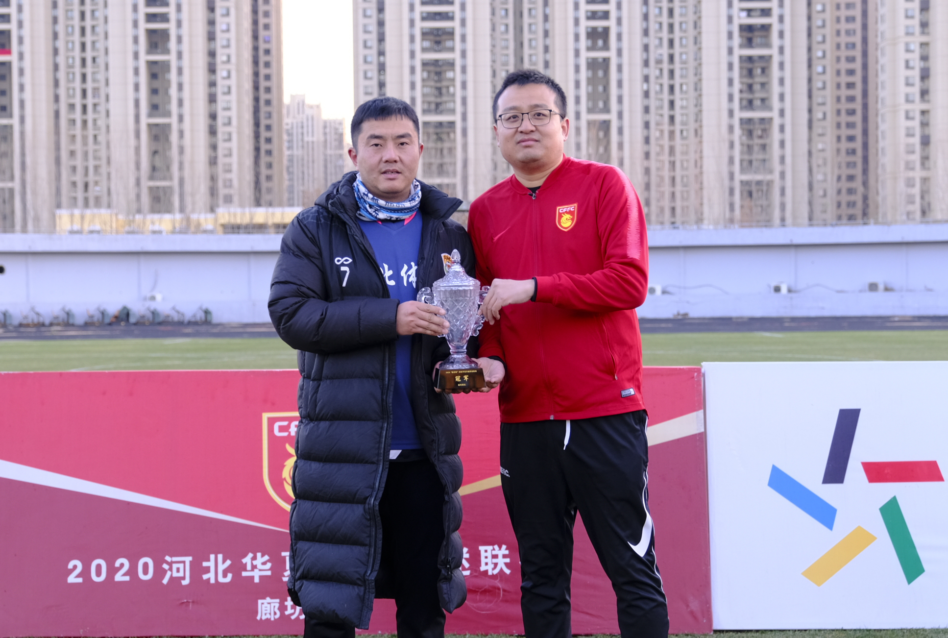 包含河北华夏幸福客场击败深圳佳兆业，持续胜利的词条